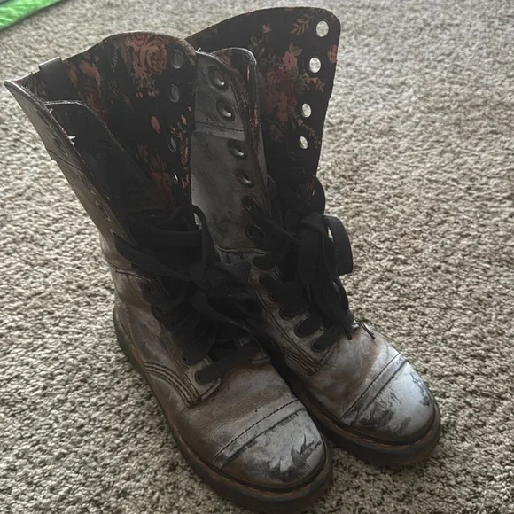 Vintage Dr. Martens Triumph 1914 Floral Boot - Picture 5 of 5